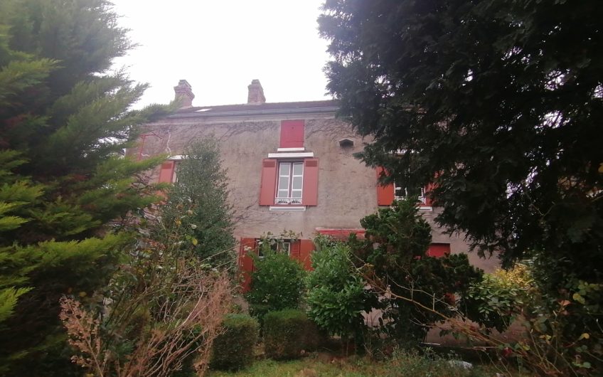 MAISON DE MAITRE AVEC GRANDE DEPENDANCE DANS VILLAGE RECHERCHE DU VEXIN