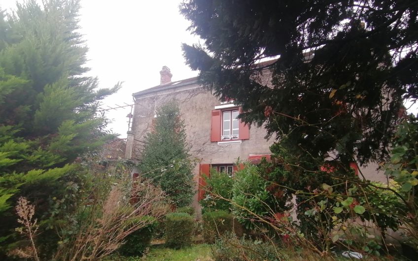 MAISON DE MAITRE AVEC GRANDE DEPENDANCE DANS VILLAGE RECHERCHE DU VEXIN